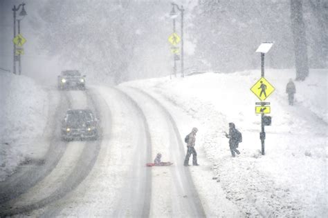 Late-winter storm pummels Northeast with heavy, wet snow